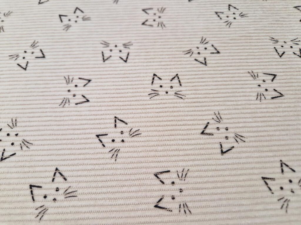 Вельвет Принт Котики Бежева