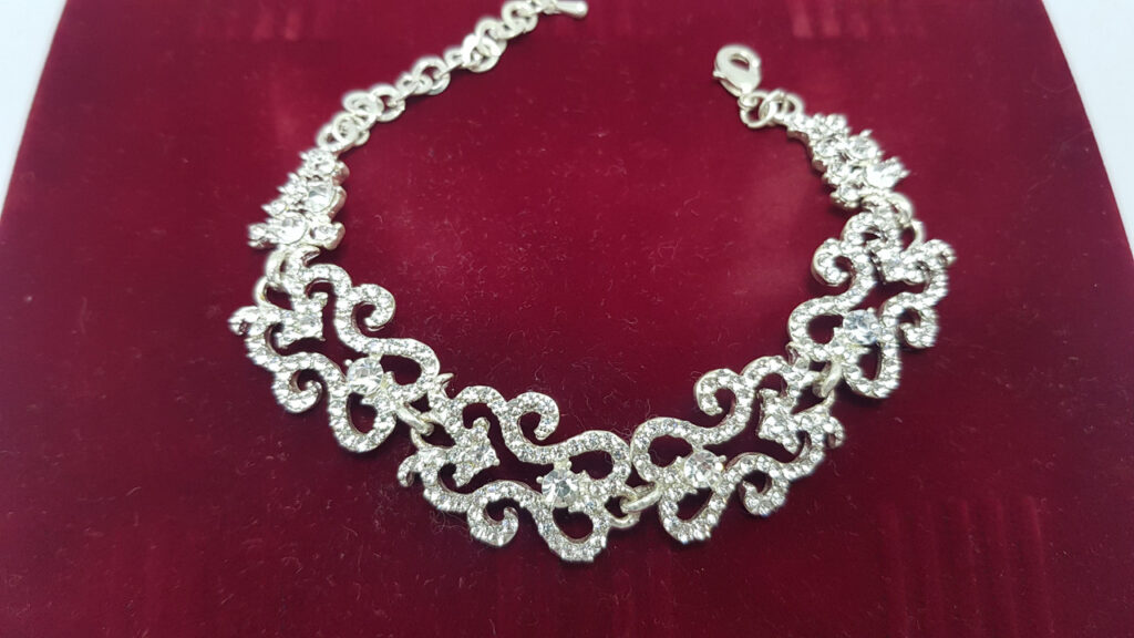 Браслет жіночий ажурний срібний з каменями ширина 17 мм