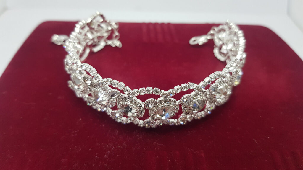 Браслет жіночий ажурний срібний з каменями ширина 23 мм