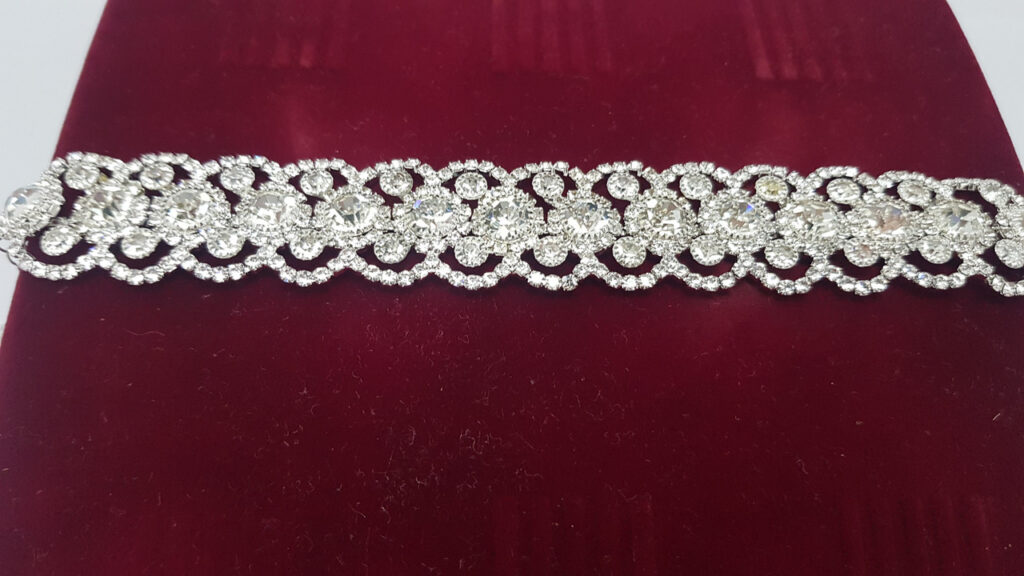 Браслет жіночий ажурний срібний з каменями ширина 23 мм