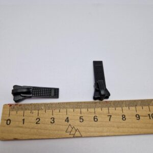 Бігунець на тракторну блискавку чорний, тип 5