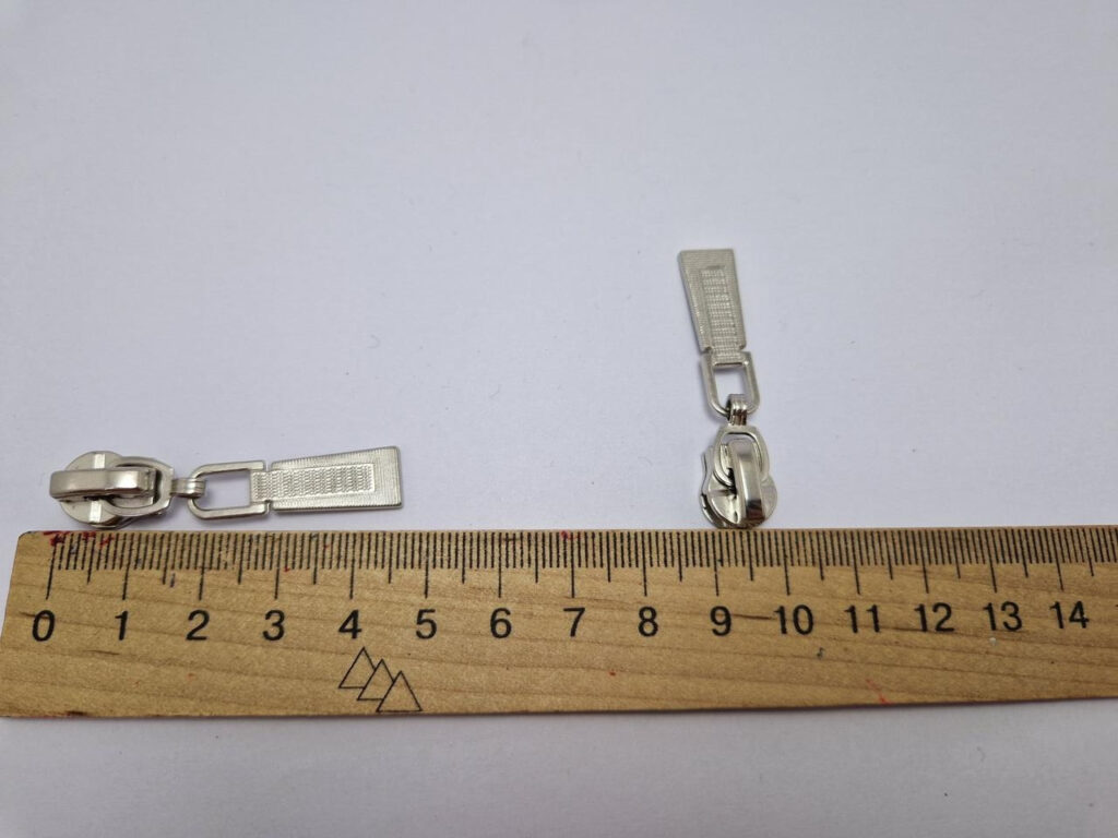 Бігунок на виту блискавку тип 5, сірий