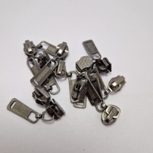 Бігунок на виту блискавку тип 7, темний нікель