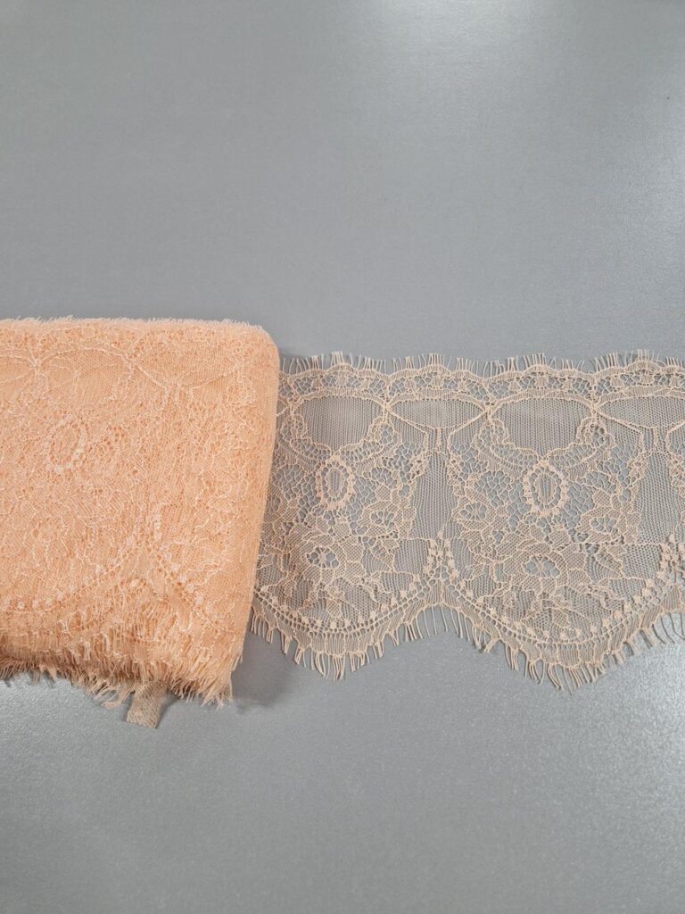 Мереживо французьке світло-персикове, ширина 15.5 см