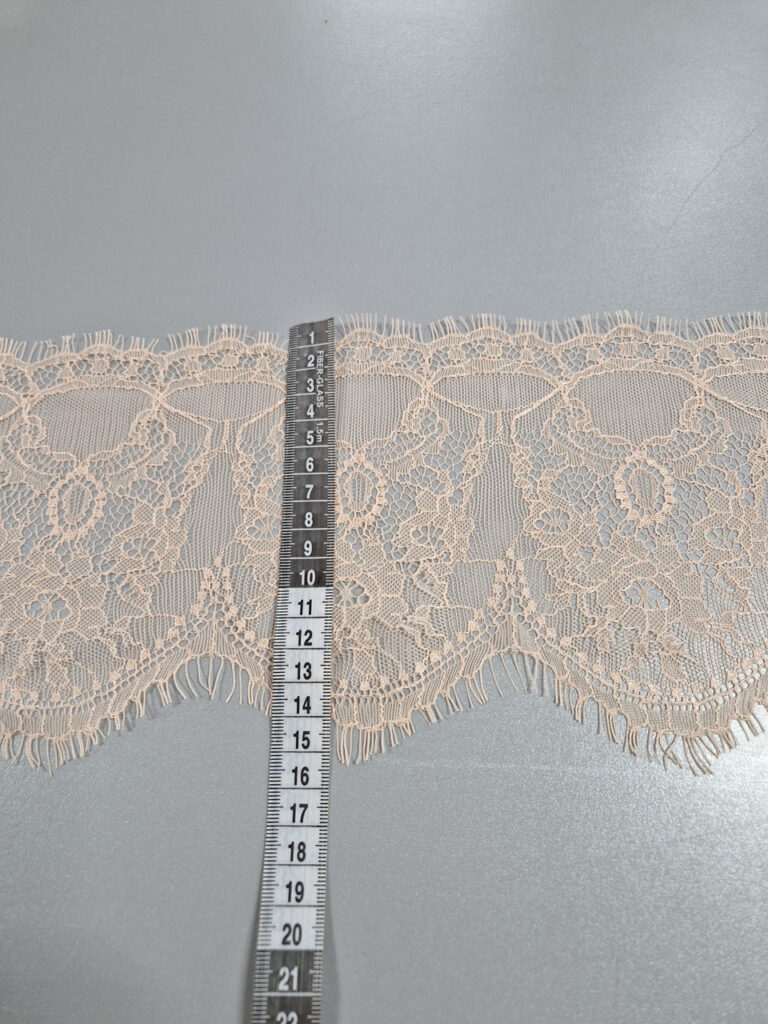 Мереживо французьке світло-персикове, ширина 15.5 см