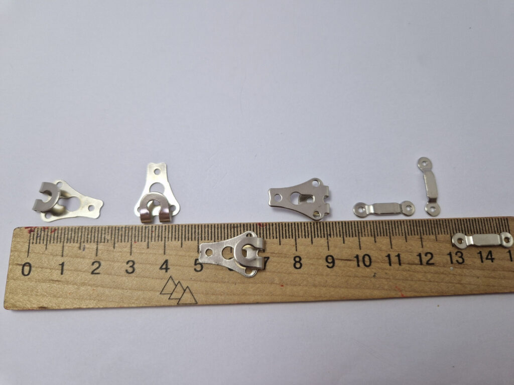 Брючні гачки пришивні, нікель 2 см — метал, никель