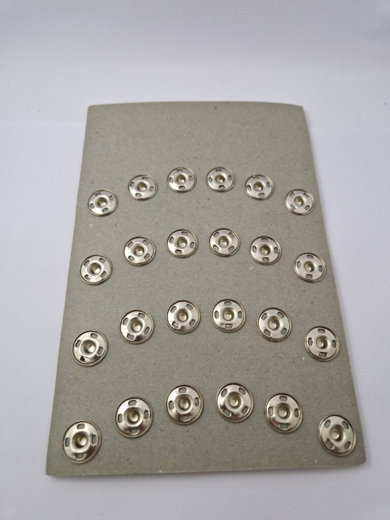 Кнопка пришивна металева white rabbit, колір срібло, 1.5 см