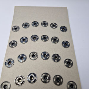 Кнопка пришивна металева white rabbit, колір темний нікель, 1.5 см