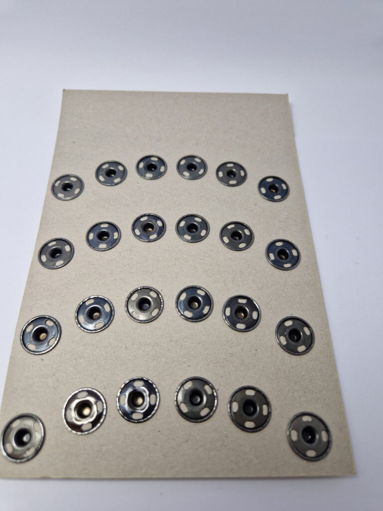 Кнопка пришивна металева white rabbit, колір темний нікель, 1.5 см