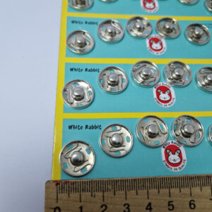 Кнопка пришивна металева white rabbit, колір срібло, 1.7 см
