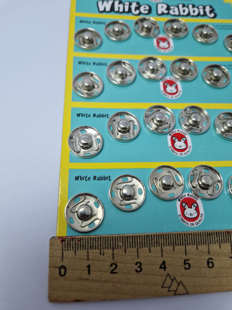 Кнопка пришивна металева white rabbit, колір срібло, 1.7 см