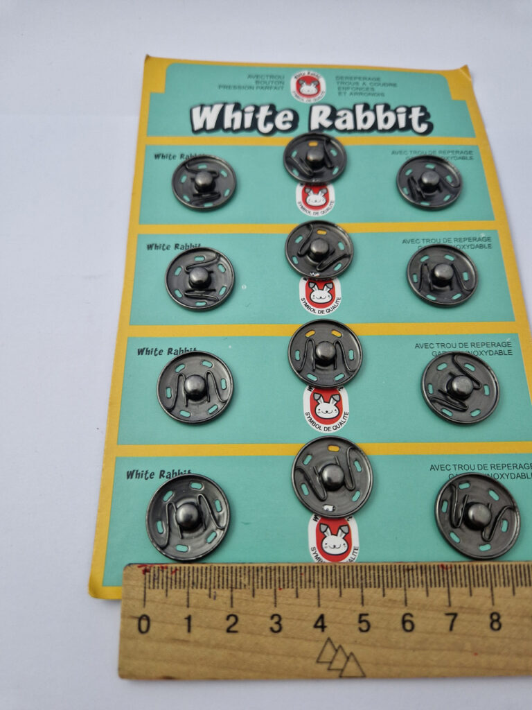 Кнопка пришивна металева white rabbit, колір темний нікель, 2 см