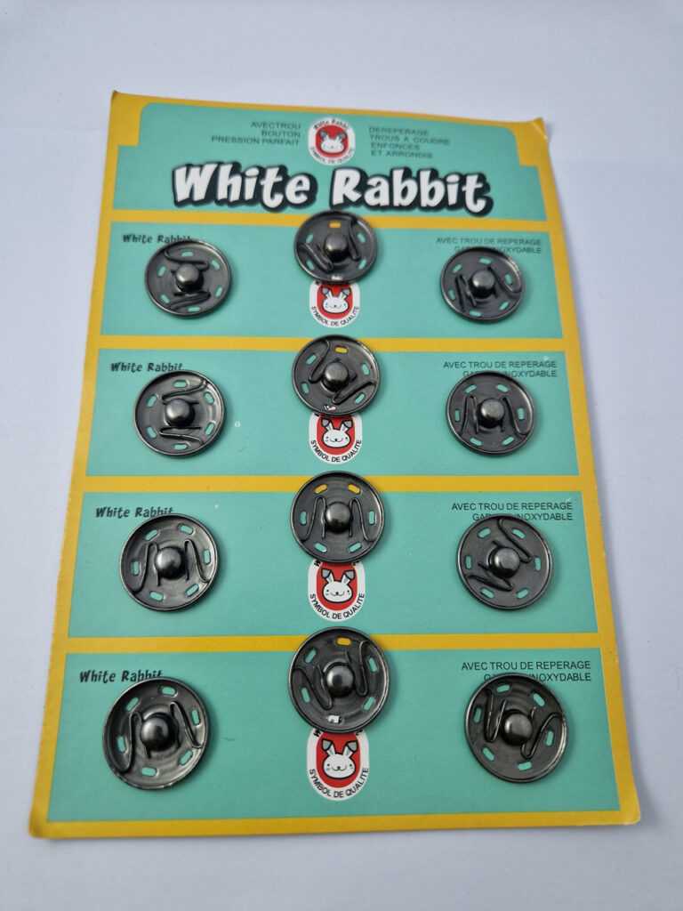 Кнопка пришивна металева white rabbit, колір темний нікель, 2 см