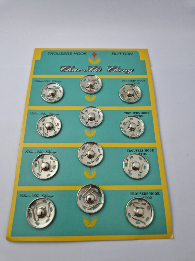 Кнопка пришивна металева white rabbit, колір нікель, 2 см