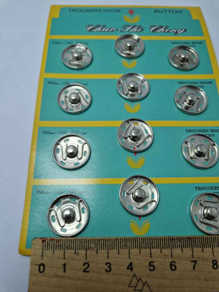 Кнопка пришивна металева white rabbit, колір нікель, 2 см