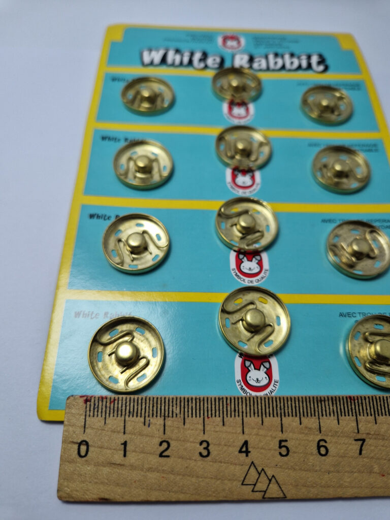 Кнопка пришивна металева white rabbit, колір золото, 2 см