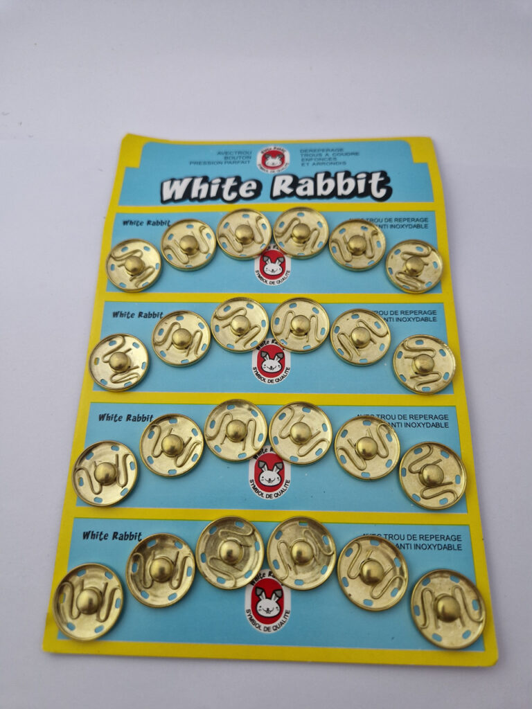 Кнопка пришивна металева white rabbit, колір золото, 1.8 см