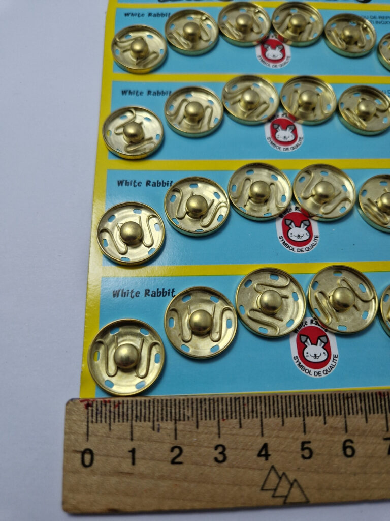 Кнопка пришивна металева white rabbit, колір золото, 1.8 см