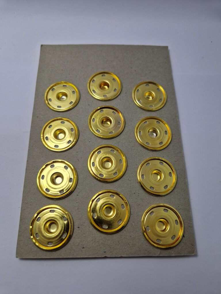 Кнопка пришивна металева white rabbit, колір золото, 3 см