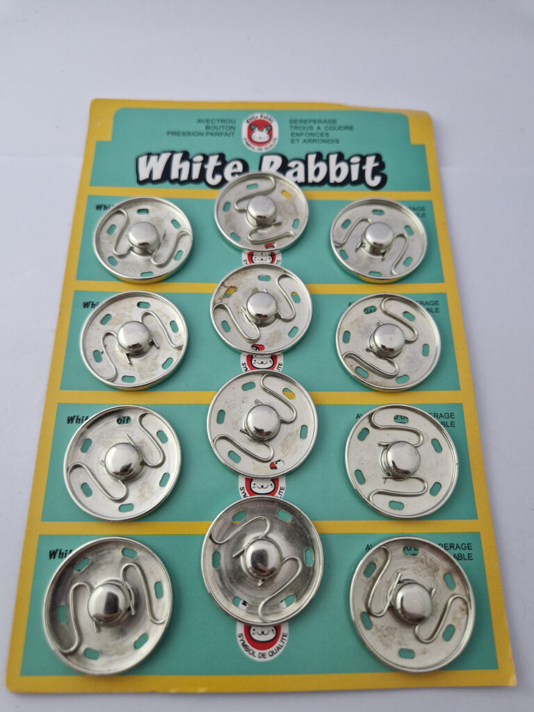 Кнопка пришивна металева white rabbit, колір нікель, 3 см
