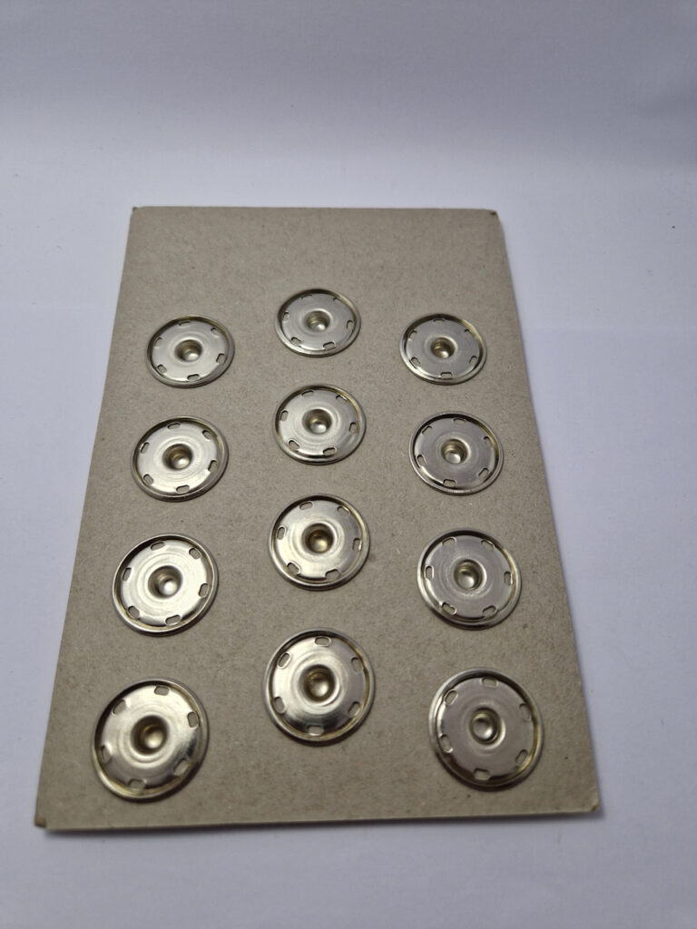 Кнопка пришивна металева white rabbit, колір нікель, 2.5 см