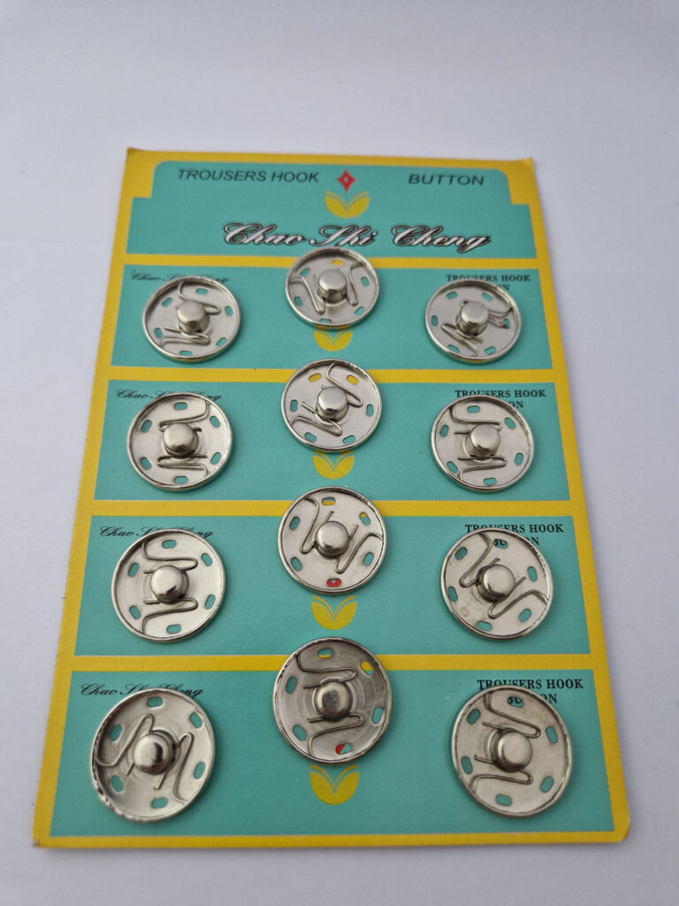 Кнопка пришивна металева white rabbit, колір нікель, 2.5 см