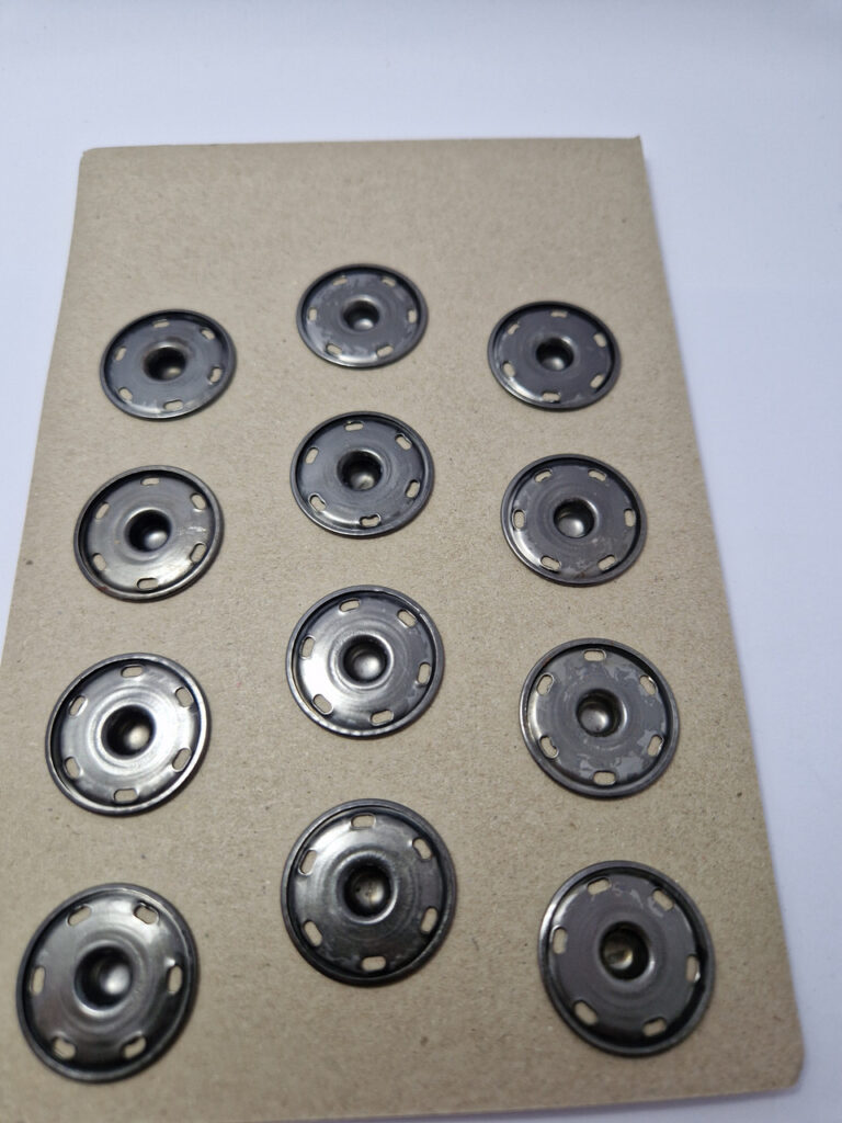 Кнопка пришивна металева white rabbit, колір темний нікель, 2.5 см