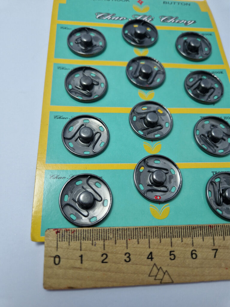 Кнопка пришивна металева white rabbit, колір темний нікель, 2.5 см