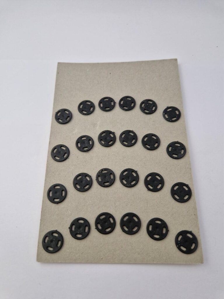 Кнопка пришивна пластикова white rabbit, колір чорна, 1.2 см