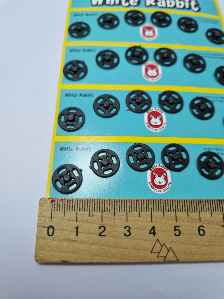 Кнопка пришивна пластикова white rabbit, колір чорна, 1.2 см