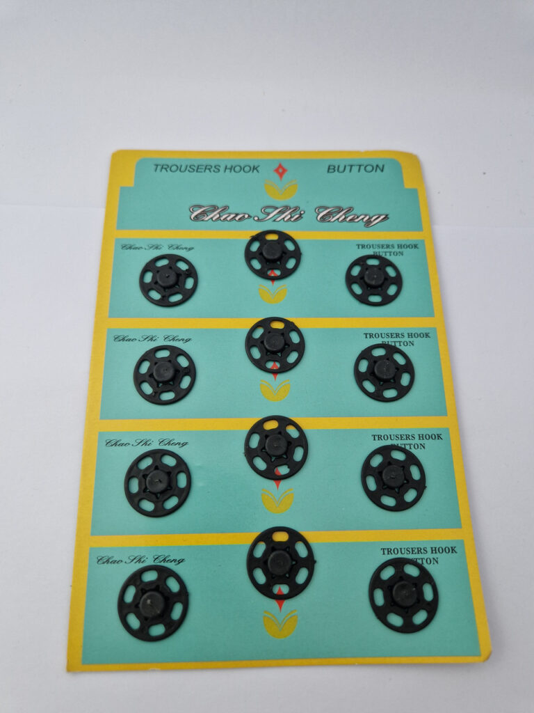 Кнопка пришивна пластикова white rabbit, колір чорний, 2 см