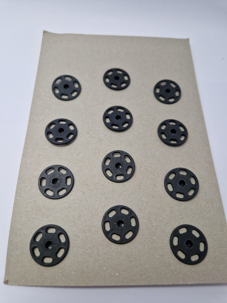 Кнопка пришивна пластикова white rabbit, колір чорний, 2 см