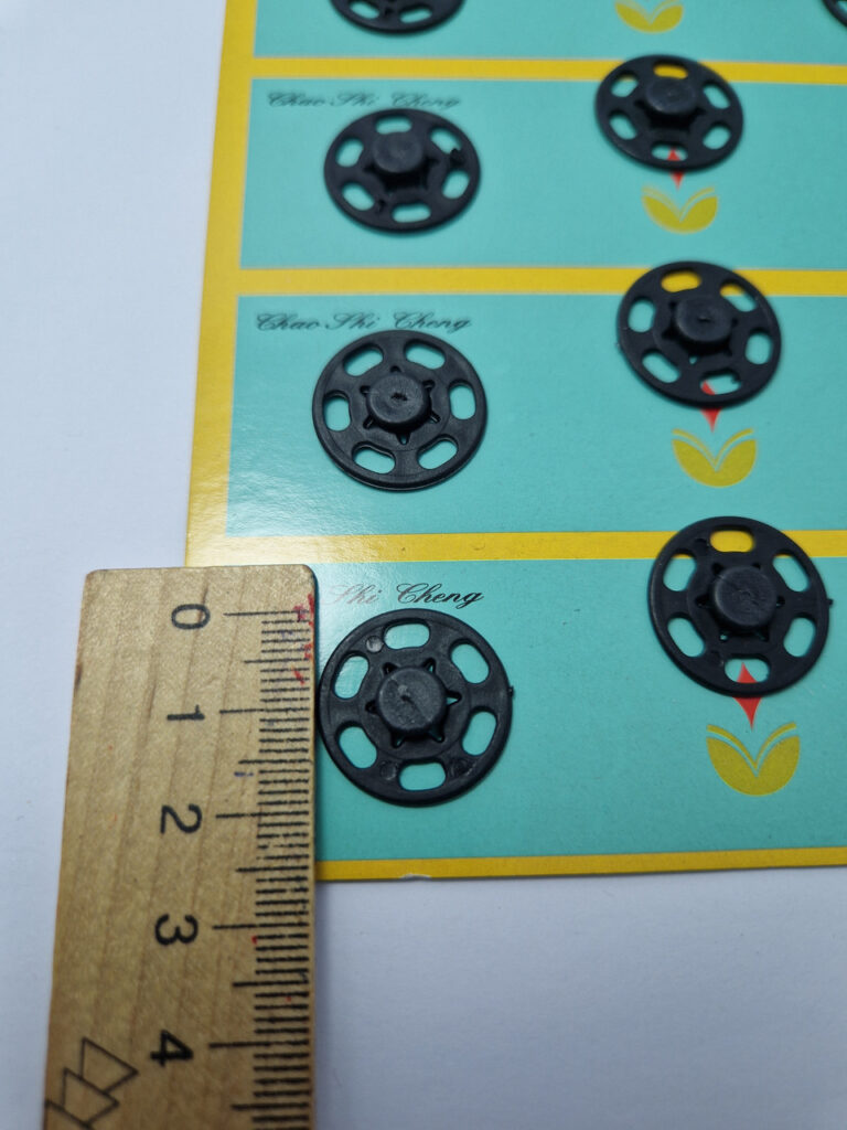 Кнопка пришивна пластикова white rabbit, колір чорний, 2 см