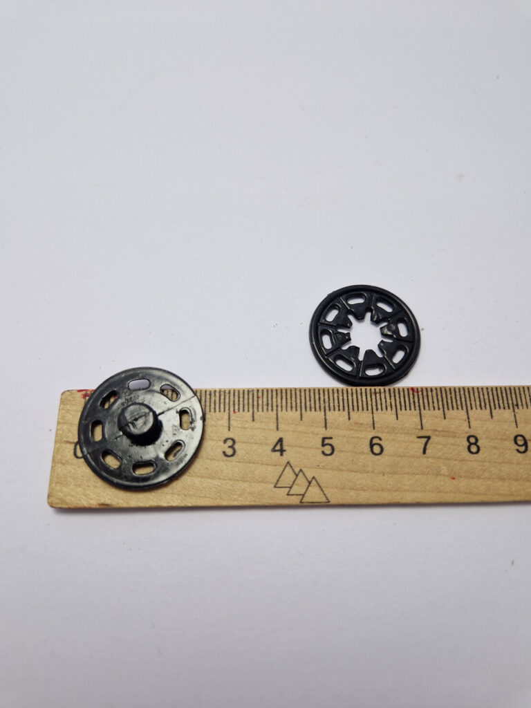 Кнопка пришивна пластикова white rabbit, колір чорний, 2.5 см