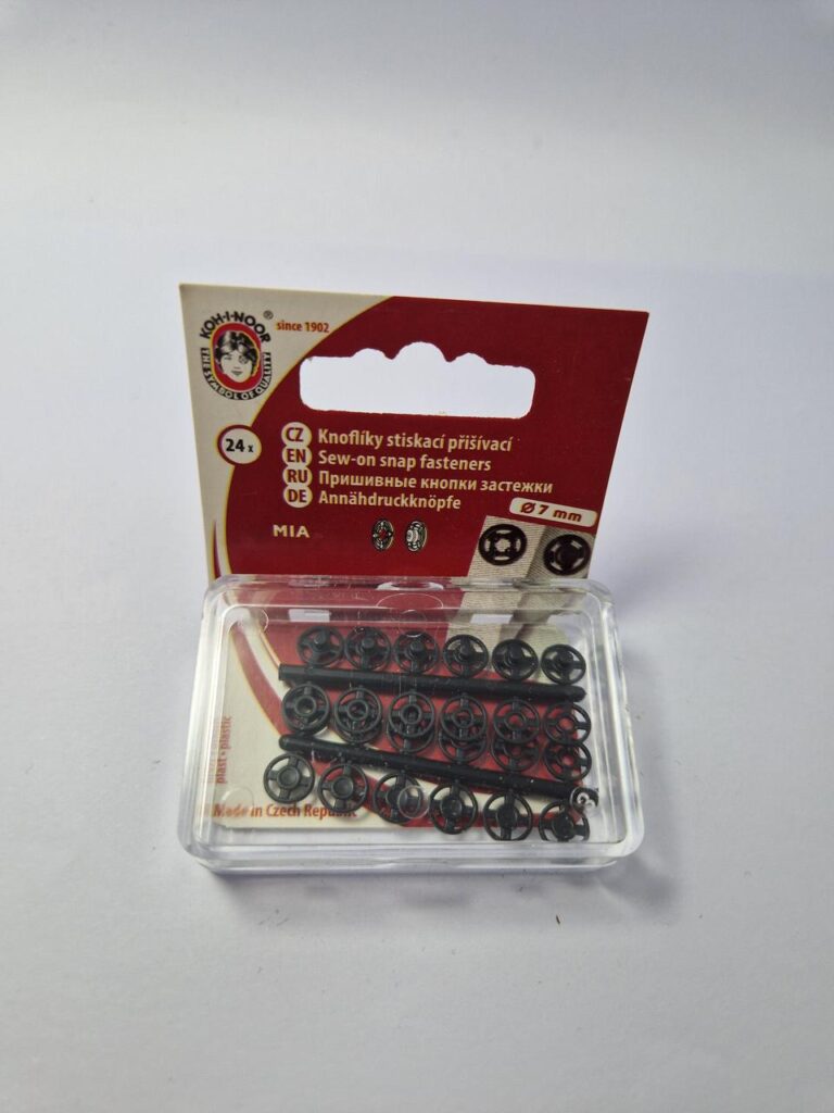Упаковка кнопок пришивних пластикових для тканин koh-i-noor, колір чорний, 0.7 см, упаковка 24 штуки