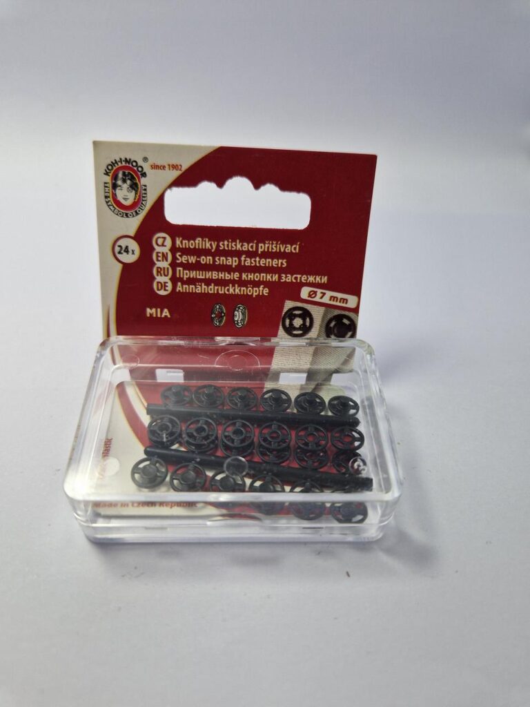 Упаковка кнопок пришивних пластикових для тканин koh-i-noor, колір чорний, 0.7 см, упаковка 24 штуки