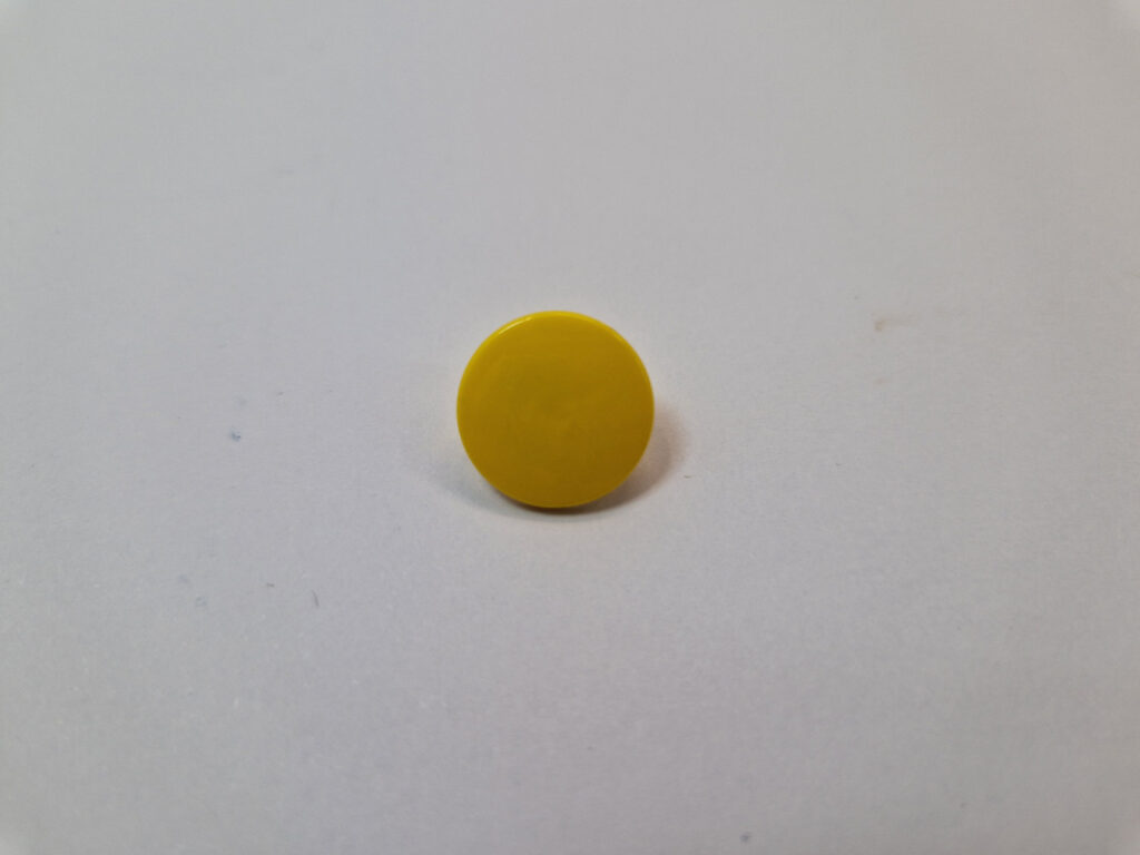 Гудзик жовтий на ніжці 1.5 см