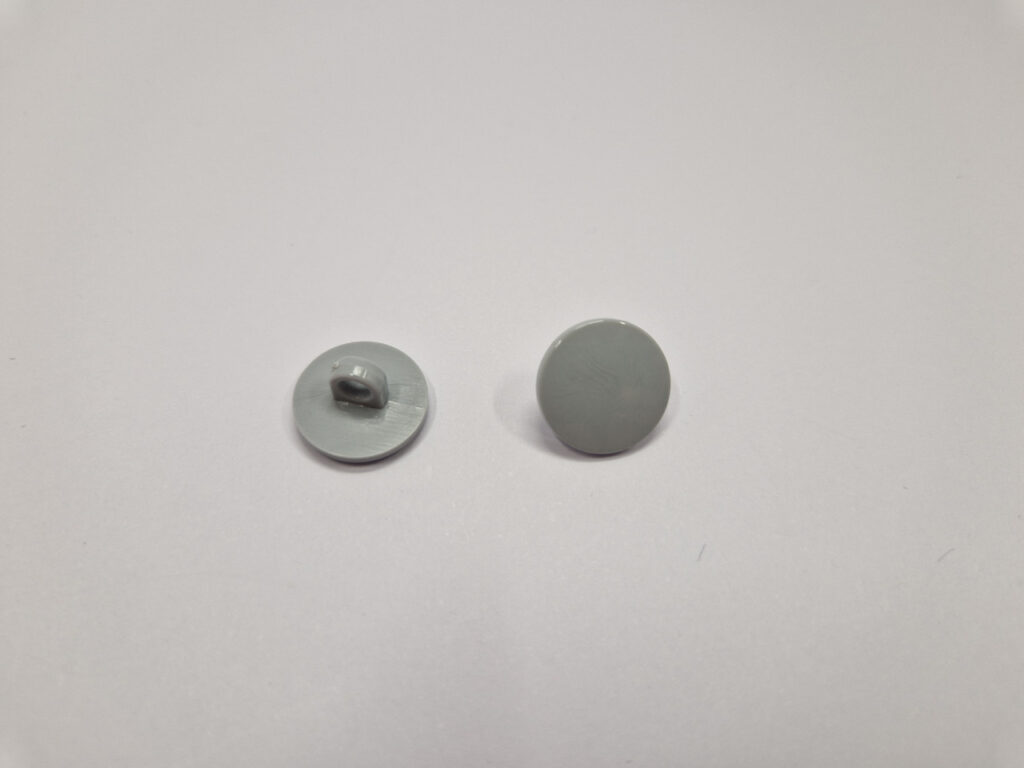 Гудзик сірий на ніжці 1.5 см