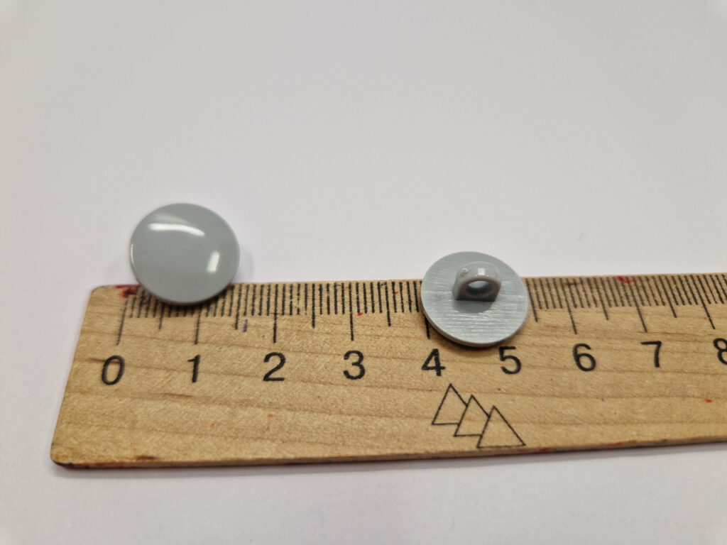 Гудзик сірий на ніжці 1.5 см