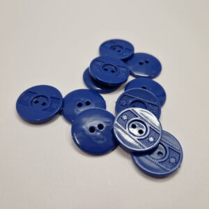 Гудзик синій з наскрізними отворами діаметром 2.4 см