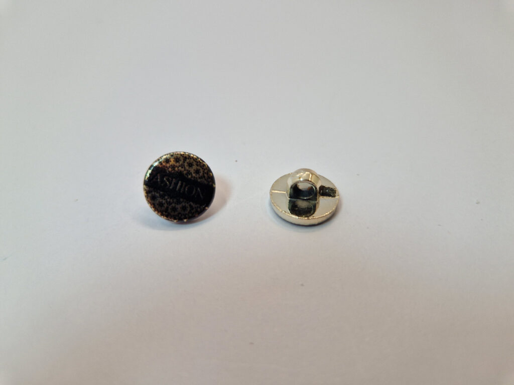 Гудзик на ніжці золотисто-чорна з написом "fashion" 1.2 см