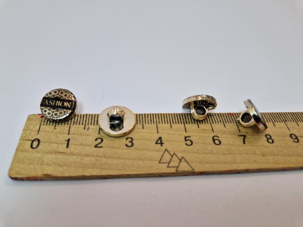 Гудзик на ніжці золотисто-чорна з написом "fashion" 1.2 см