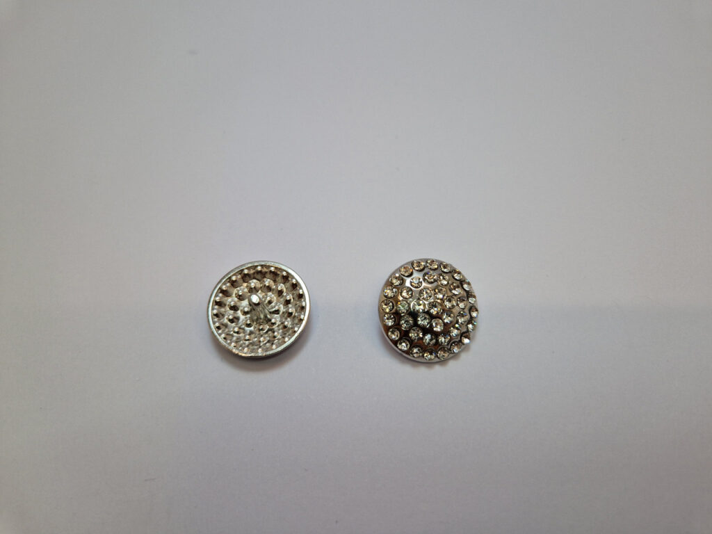 Гудзик на ніжці нікель з камінцями 2.3 см