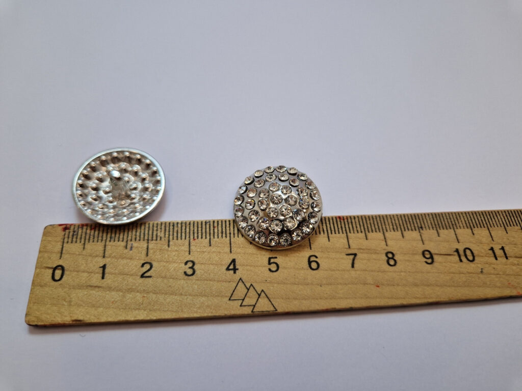 Гудзик на ніжці нікель з камінцями 2.3 см