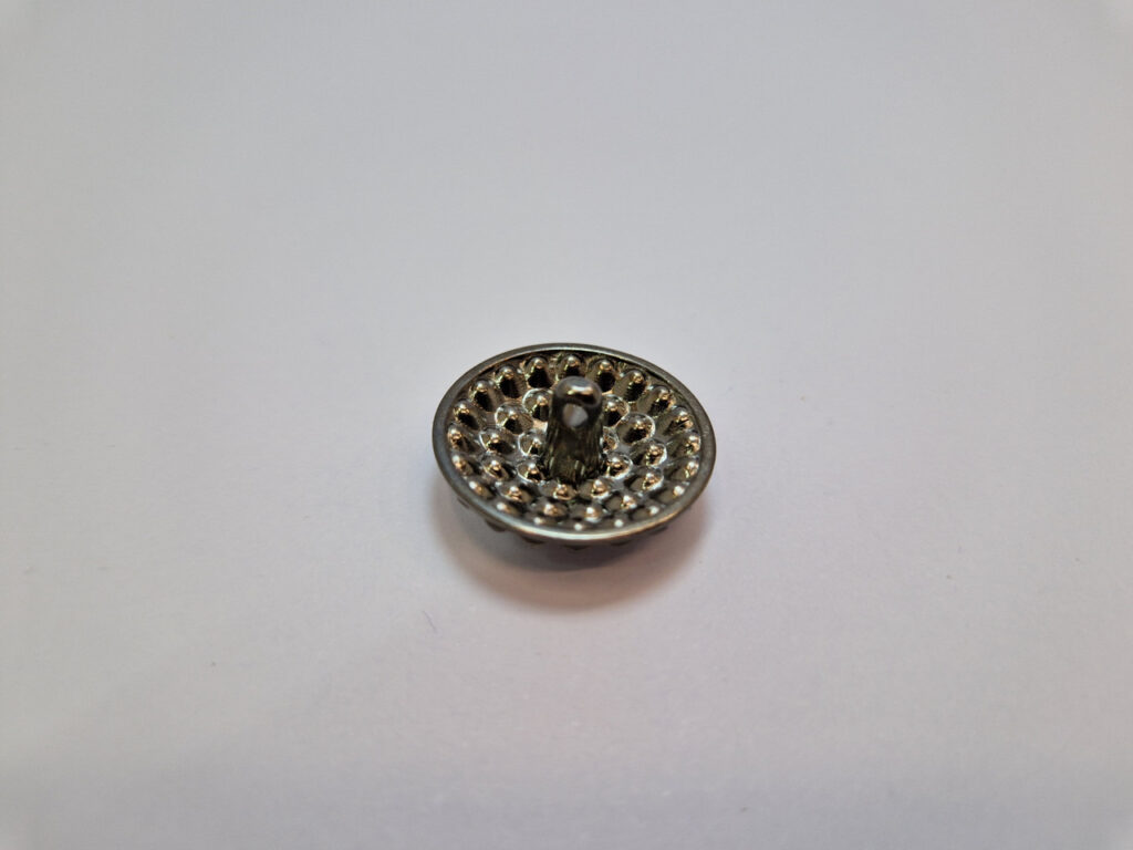 Гудзик на ніжці темний нікель з камінцями 2.3 см