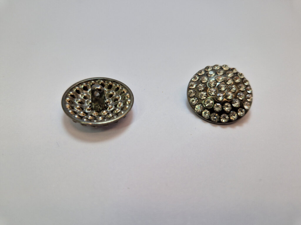 Гудзик на ніжці темний нікель з камінцями 2.3 см