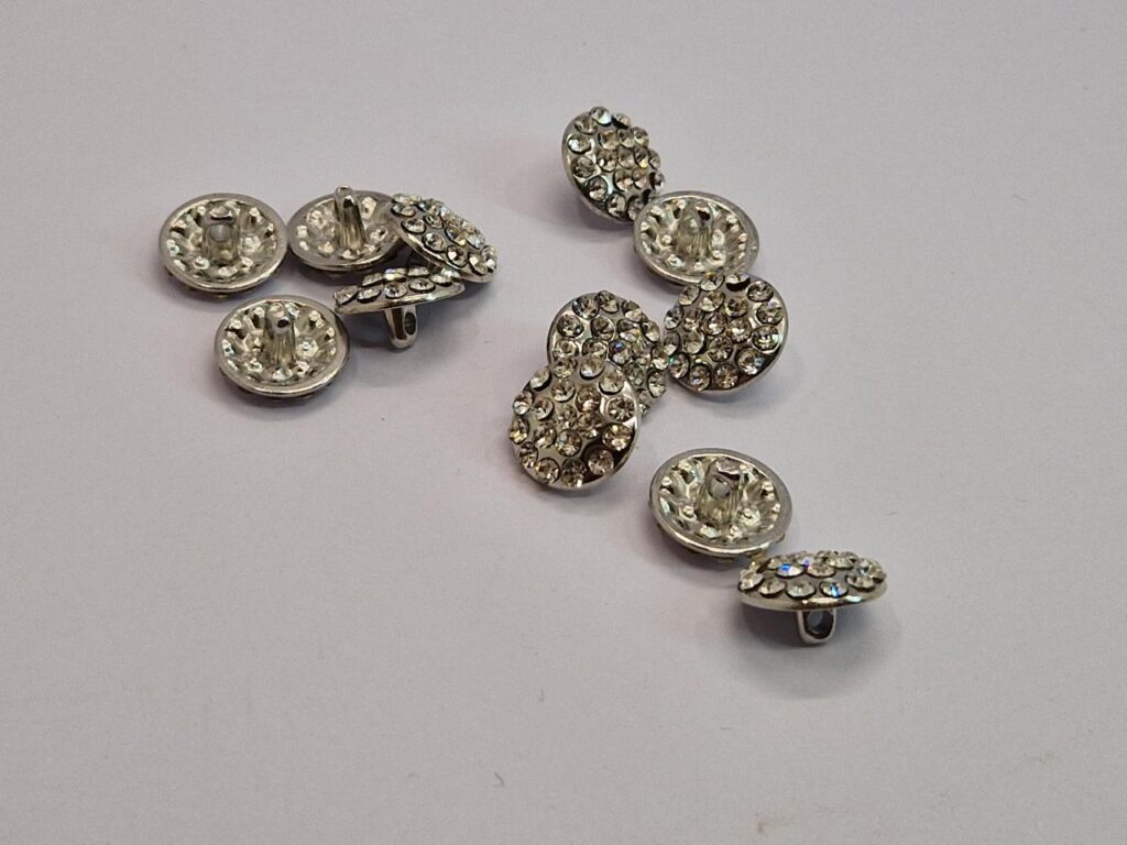 Гудзик на ніжці нікель з камінцями 1.4 см