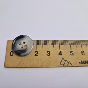 Гудзик сіра з наскрізними отворами діаметром 1.8 см