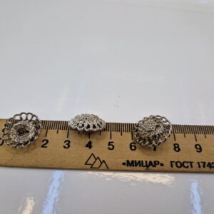 Гудзик на ніжці сріблястий з камінцями (в наявності три кольори та три розміри) - 1,8 см