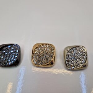 Гудзик на ніжці чорна з камінцями (в наявності три кольори та три розміри) - 1,8 см